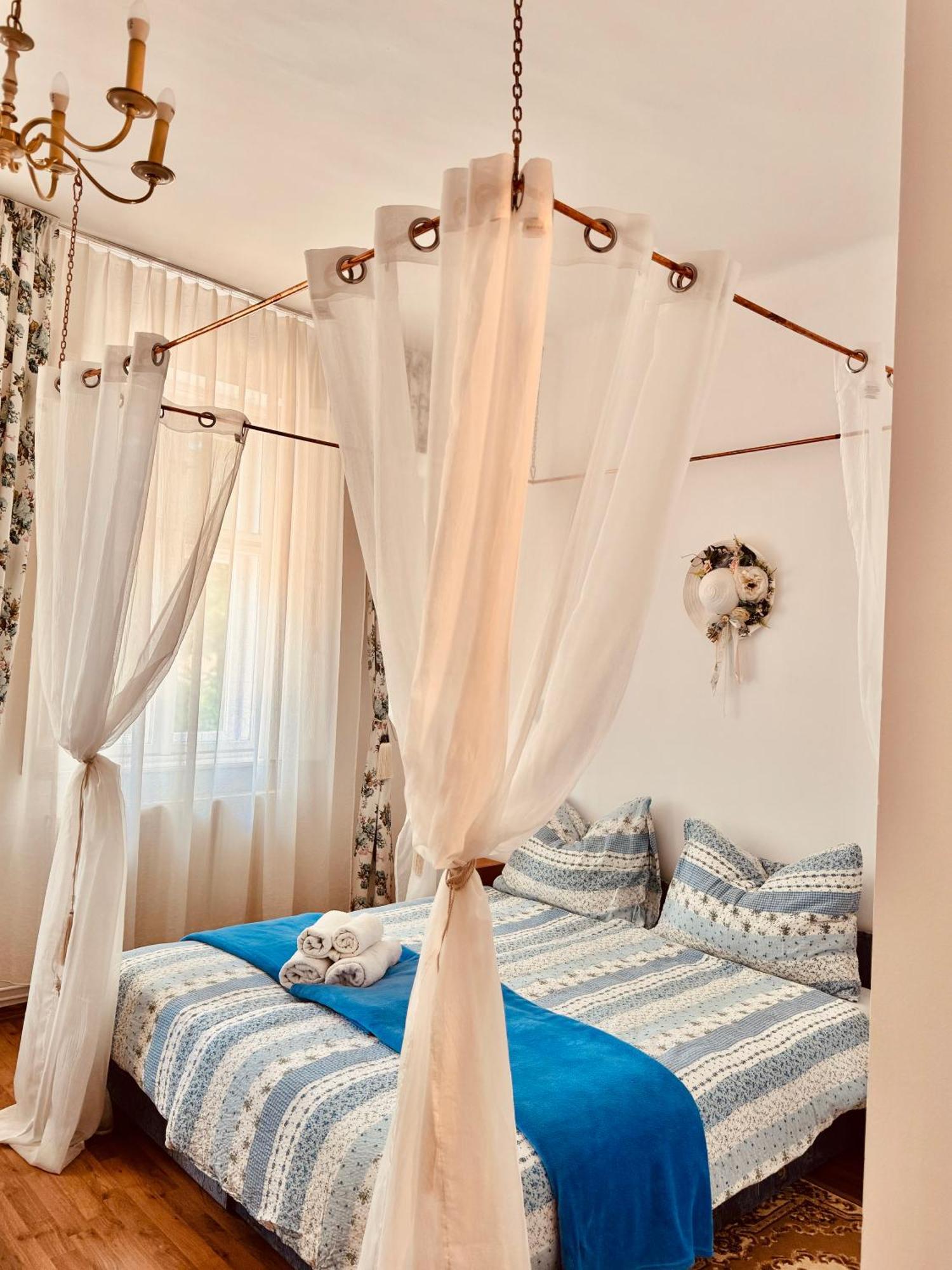 Pensiunea Schwartzy Hotel Mako Ngoại thất bức ảnh
