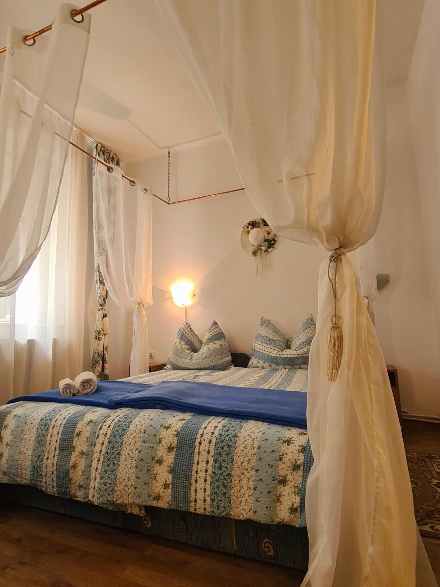 Pensiunea Schwartzy Hotel Mako Ngoại thất bức ảnh