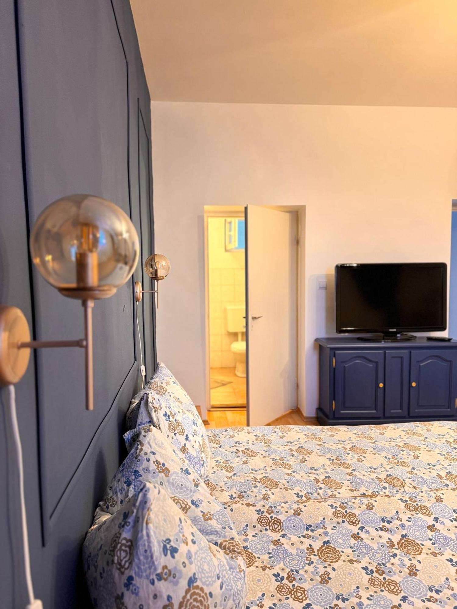 Pensiunea Schwartzy Hotel Mako Ngoại thất bức ảnh