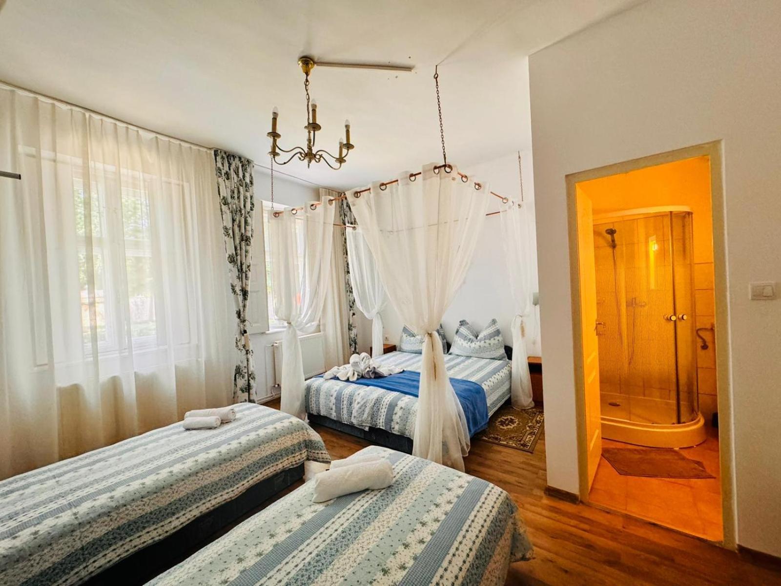 Pensiunea Schwartzy Hotel Mako Ngoại thất bức ảnh