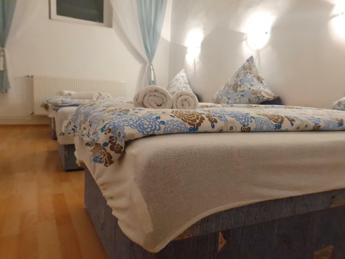 Pensiunea Schwartzy Hotel Mako Ngoại thất bức ảnh